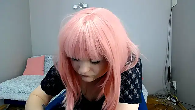 Estheri online show from February 6, 1:54 pm