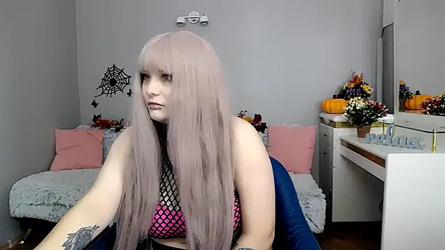 Estheri online show from November 4, 7:40 am