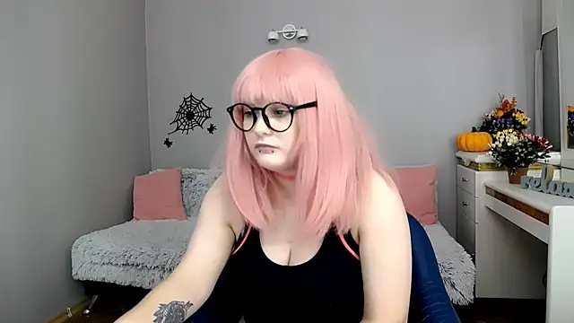 Estheri online show from November 11, 7:30 am