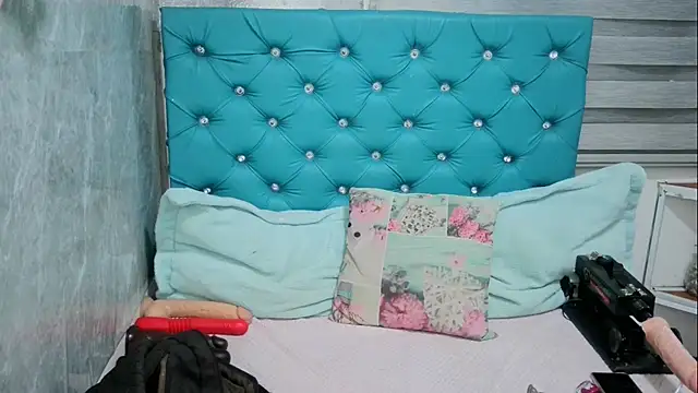 MAARYMOON online show from February 21, 11:11 am