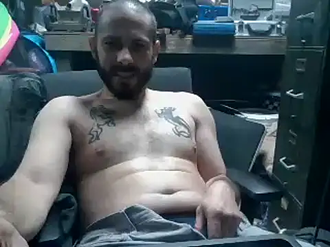 Snapshot of Sitonmyface2020@xh chatting on February 15, 4:25 am Sitonmyface2020xh online show from February 15, 4:25 am