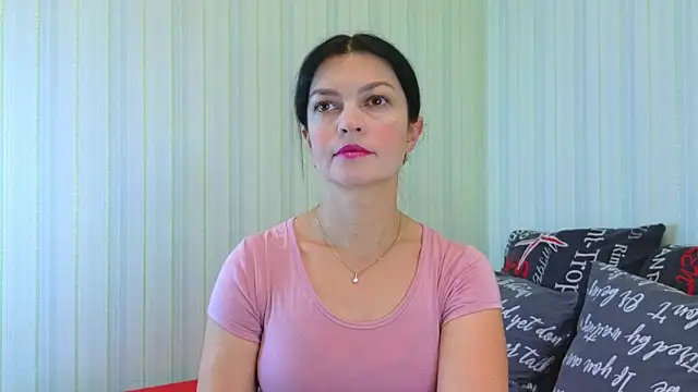  Lily  online show from December 5, 9:06 am