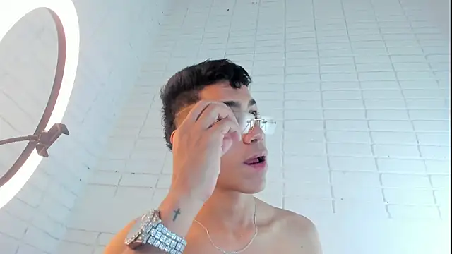 Snapshot of AlanNaughty chatting on December 29, 7:50 am AlanNaughty online show from December 29, 7:50 am