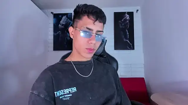 Snapshot of AlanNaughty chatting on January 2, 9:18 pm AlanNaughty online show from January 2, 9:18 pm