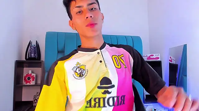 Snapshot of AlanNaughty chatting on January 15, 6:43 am AlanNaughty online show from January 15, 6:43 am