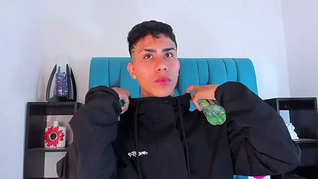 Snapshot of AlanNaughty chatting on January 17, 9:17 pm AlanNaughty online show from January 17, 9:17 pm