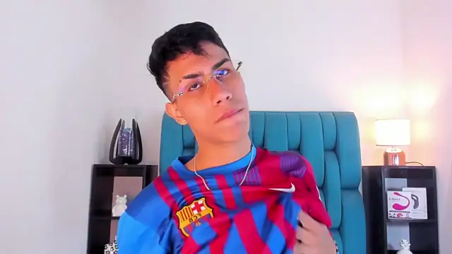 Snapshot of AlanNaughty chatting on January 21, 11:03 am AlanNaughty online show from January 21, 11:03 am