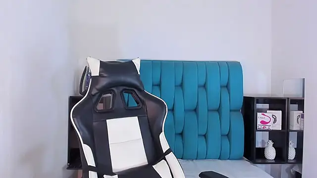 Snapshot of AlanNaughty chatting on February 15, 8:54 pm AlanNaughty online show from February 15, 8:54 pm