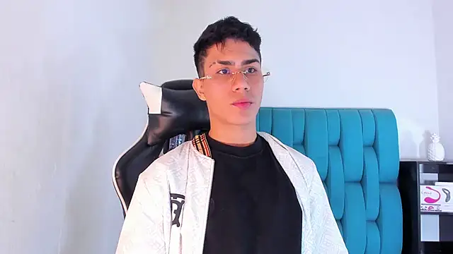 Snapshot of AlanNaughty chatting on March 3, 8:32 pm AlanNaughty online show from March 3, 8:32 pm