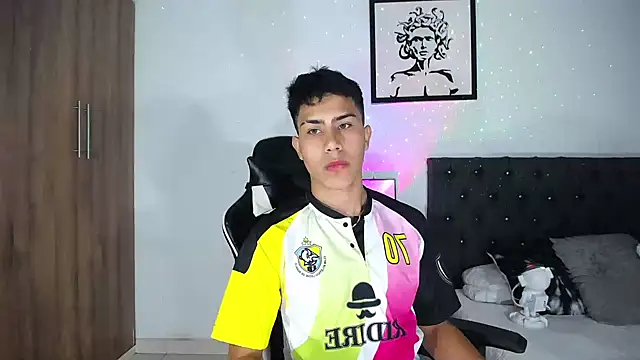 Snapshot of AlanNaughty chatting on October 30, 12:23 am AlanNaughty online show from October 30, 12:23 am