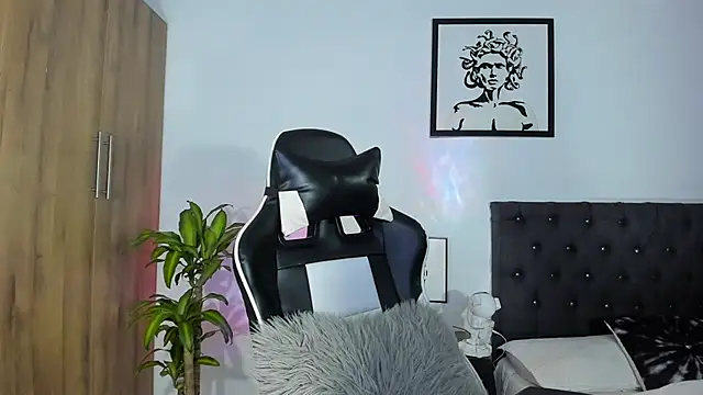 Snapshot of AlanNaughty chatting on November 19, 1:38 am AlanNaughty online show from November 19, 1:38 am