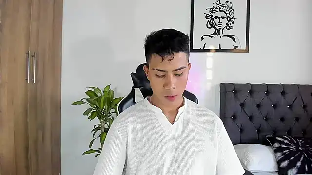 Snapshot of AlanNaughty chatting on November 22, 10:09 pm AlanNaughty online show from November 22, 10:09 pm