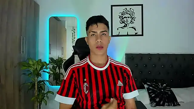 Snapshot of AlanNaughty chatting on November 29, 12:02 am AlanNaughty online show from November 29, 12:02 am