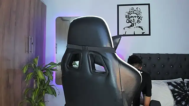 Snapshot of AlanNaughty chatting on December 21, 11:12 pm AlanNaughty online show from December 21, 11:12 pm