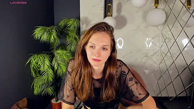 Snapshot of MirandaGlow chatting on December 19, 12:45 pm MirandaGlow online show from December 19, 12:45 pm