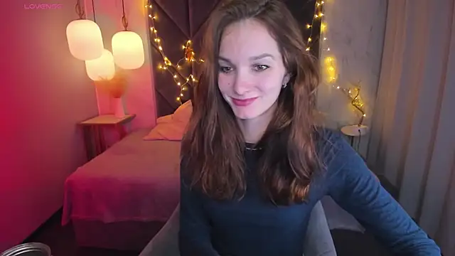 Snapshot of MirandaGlow chatting on December 27, 5:42 am MirandaGlow online show from December 27, 5:42 am