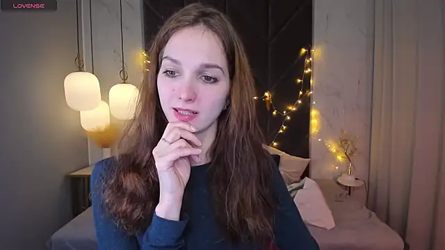 Snapshot of MirandaGlow chatting on January 5, 5:41 am MirandaGlow online show from January 5, 5:41 am