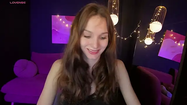 Snapshot of MirandaGlow chatting on January 13, 5:44 am MirandaGlow online show from January 13, 5:44 am