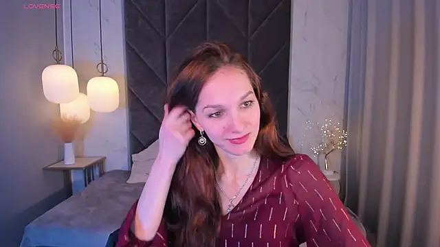 Snapshot of MirandaGlow chatting on March 10, 5:54 am MirandaGlow online show from March 10, 5:54 am