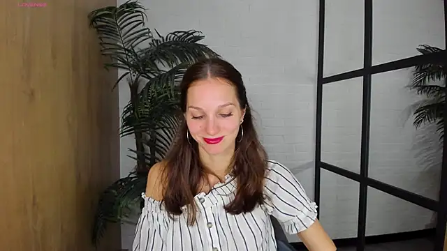 Snapshot of MirandaGlow chatting on September 10, 5:51 am MirandaGlow online show from September 10, 5:51 am