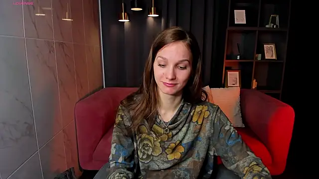 Snapshot of MirandaGlow chatting on February 11, 5:34 am MirandaGlow online show from February 11, 5:34 am