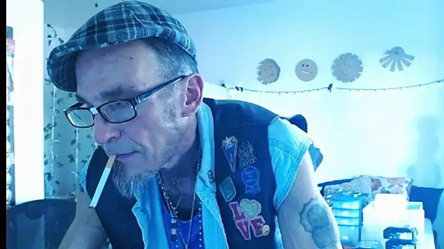 Snapshot of mycock2474u chatting on March 3, 12:48 am mycock2474u online show from March 3, 12:48 am