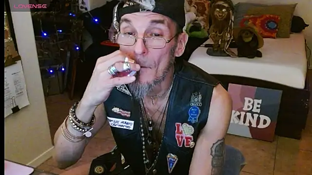 Snapshot of mycock2474u chatting on March 21, 7:11 am mycock2474u online show from March 21, 7:11 am