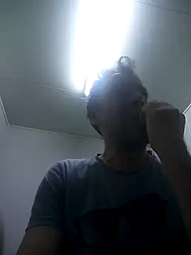 Snapshot of david_geam chatting on December 15, 1:46 am david geam online show from December 15, 1:46 am