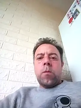 Snapshot of david_geam chatting on December 15, 6:29 am david geam online show from December 15, 6:29 am