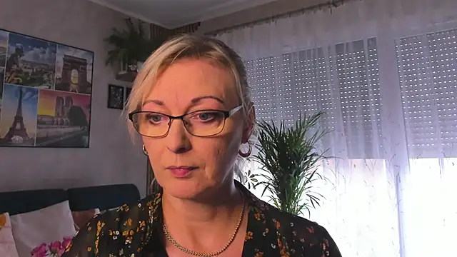 vanessa chat online show from October 7, 1:19 pm