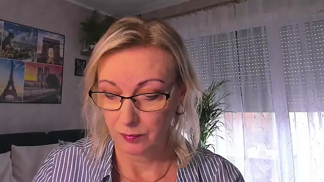 vanessa chat online show from October 16, 1:23 pm