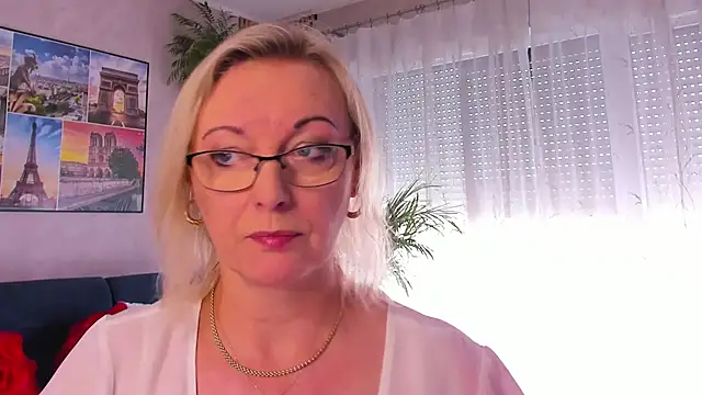 vanessa chat online show from June 4, 1:17 pm