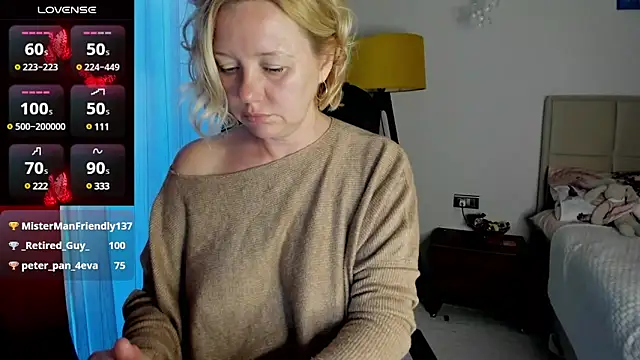 Snapshot of Colette__1977 chatting on March 13, 3:39 pm Colette  1977 online show from March 13, 3:39 pm