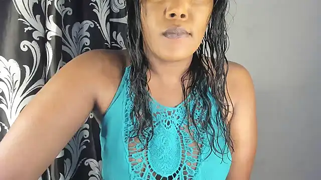 Snapshot of MySweetBitch143 chatting on December 16, 5:33 pm MySweetBitch143 online show from December 16, 5:33 pm