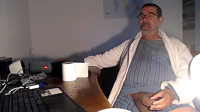 Snapshot of silvio-aus-luzern-CH chatting on October 3, 5:59 am silvio-aus-luzern-CH online show from October 3, 5:59 am