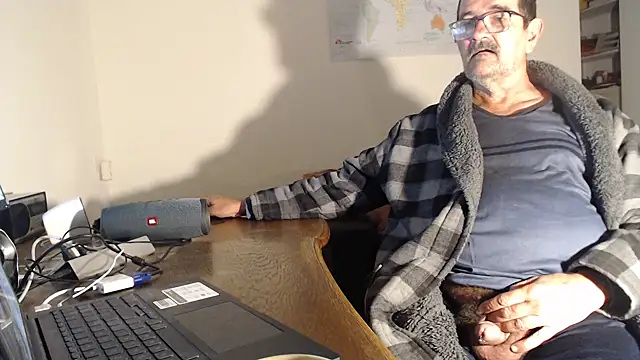 Snapshot of silvio-aus-luzern-CH chatting on October 23, 5:07 am silvio-aus-luzern-CH online show from October 23, 5:07 am