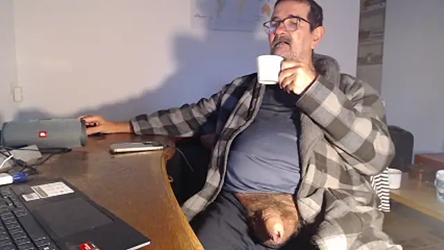 Snapshot of silvio-aus-luzern-CH chatting on October 29, 6:15 am silvio-aus-luzern-CH online show from October 29, 6:15 am