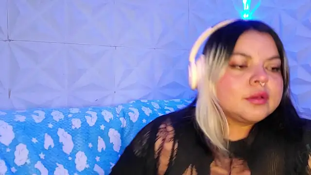 Snapshot of Satyn_doll chatting on December 6, 12:12 am Satyn doll online show from December 6, 12:12 am