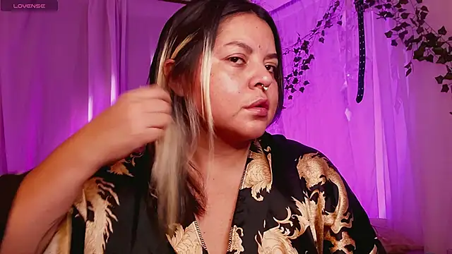 Snapshot of Satyn_doll chatting on January 6, 12:37 am Satyn doll online show from January 6, 12:37 am