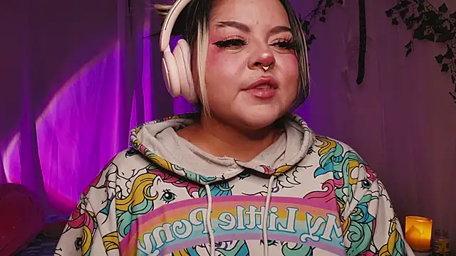 Snapshot of Satyn_doll chatting on January 6, 10:37 pm Satyn doll online show from January 6, 10:37 pm