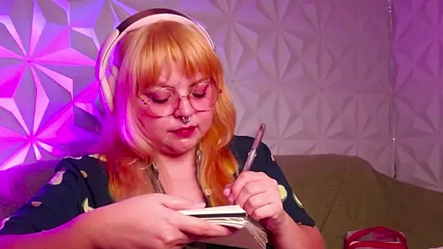 Snapshot of Satyn_doll chatting on September 21, 10:33 pm Satyn doll online show from September 21, 10:33 pm