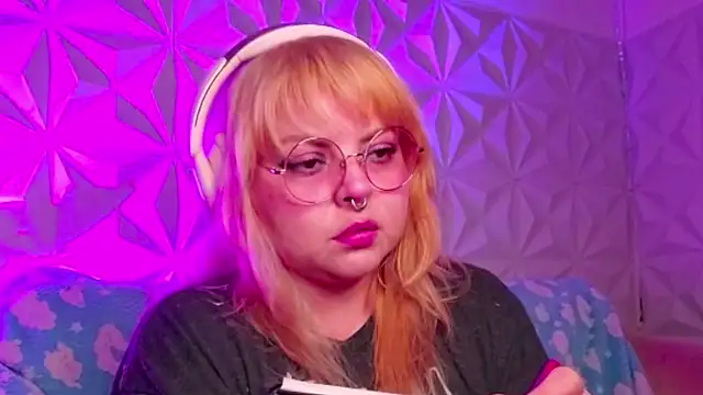 Snapshot of Satyn_doll chatting on September 27, 11:10 pm Satyn doll online show from September 27, 11:10 pm