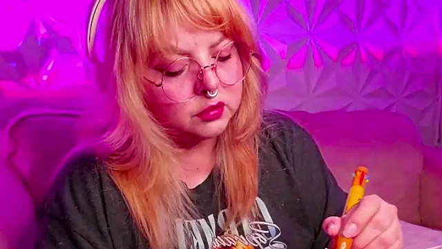 Snapshot of Satyn_doll chatting on October 3, 11:35 pm Satyn doll online show from October 3, 11:35 pm