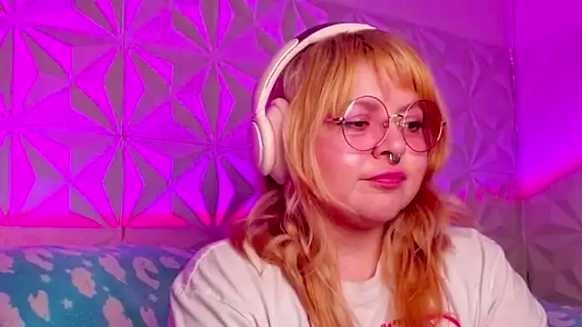 Snapshot of Satyn_doll chatting on October 8, 11:35 pm Satyn doll online show from October 8, 11:35 pm