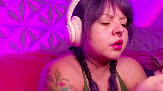 Snapshot of Satyn_doll chatting on October 21, 4:35 am Satyn doll online show from October 21, 4:35 am