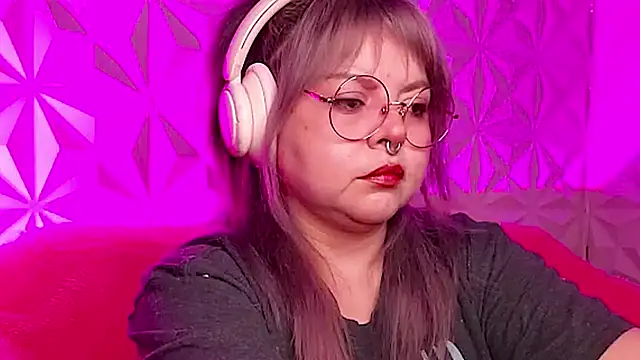 Snapshot of Satyn_doll chatting on October 29, 12:02 am Satyn doll online show from October 29, 12:02 am