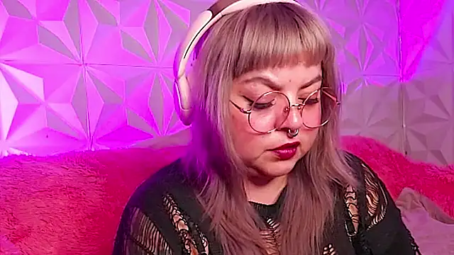 Snapshot of Satyn_doll chatting on November 13, 12:09 am Satyn doll online show from November 13, 12:09 am