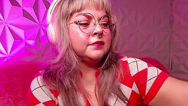 Snapshot of Satyn_doll chatting on November 28, 11:07 pm Satyn doll online show from November 28, 11:07 pm