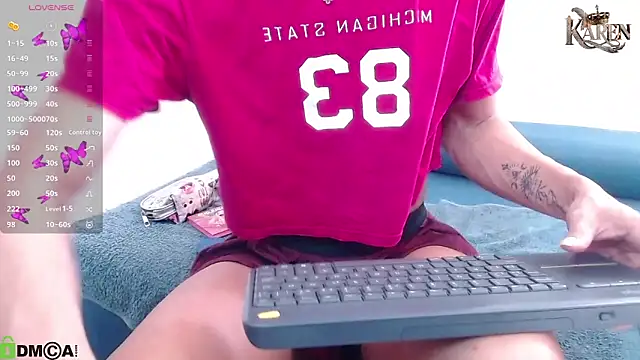 Snapshot of karen_sofia_ chatting on November 9, 7:23 pm karen sofia online show from November 9, 7:23 pm