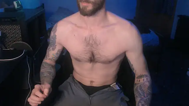 Snapshot of SexxxyLouis chatting on January 30, 8:32 am SexxxyLouis online show from January 30, 8:32 am